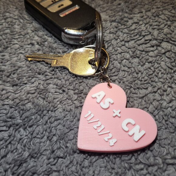 Customizable Heart-Shaped Keychains - Picture 3 of 3